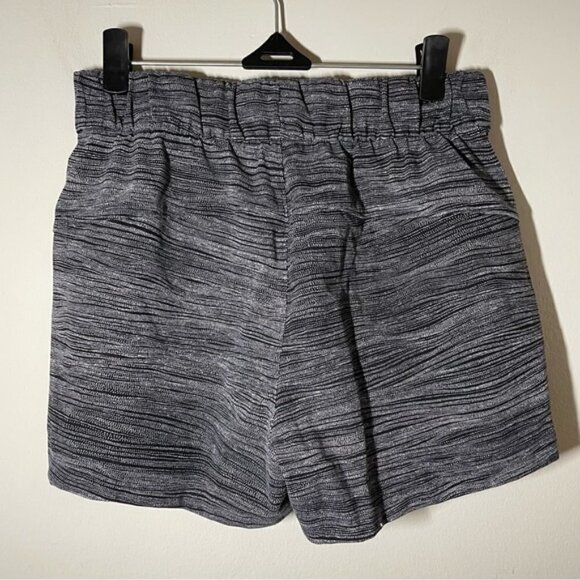 Lululemon On The Fly Short size 4 Bit Point Ice Grey Black - Picture 8 of 8